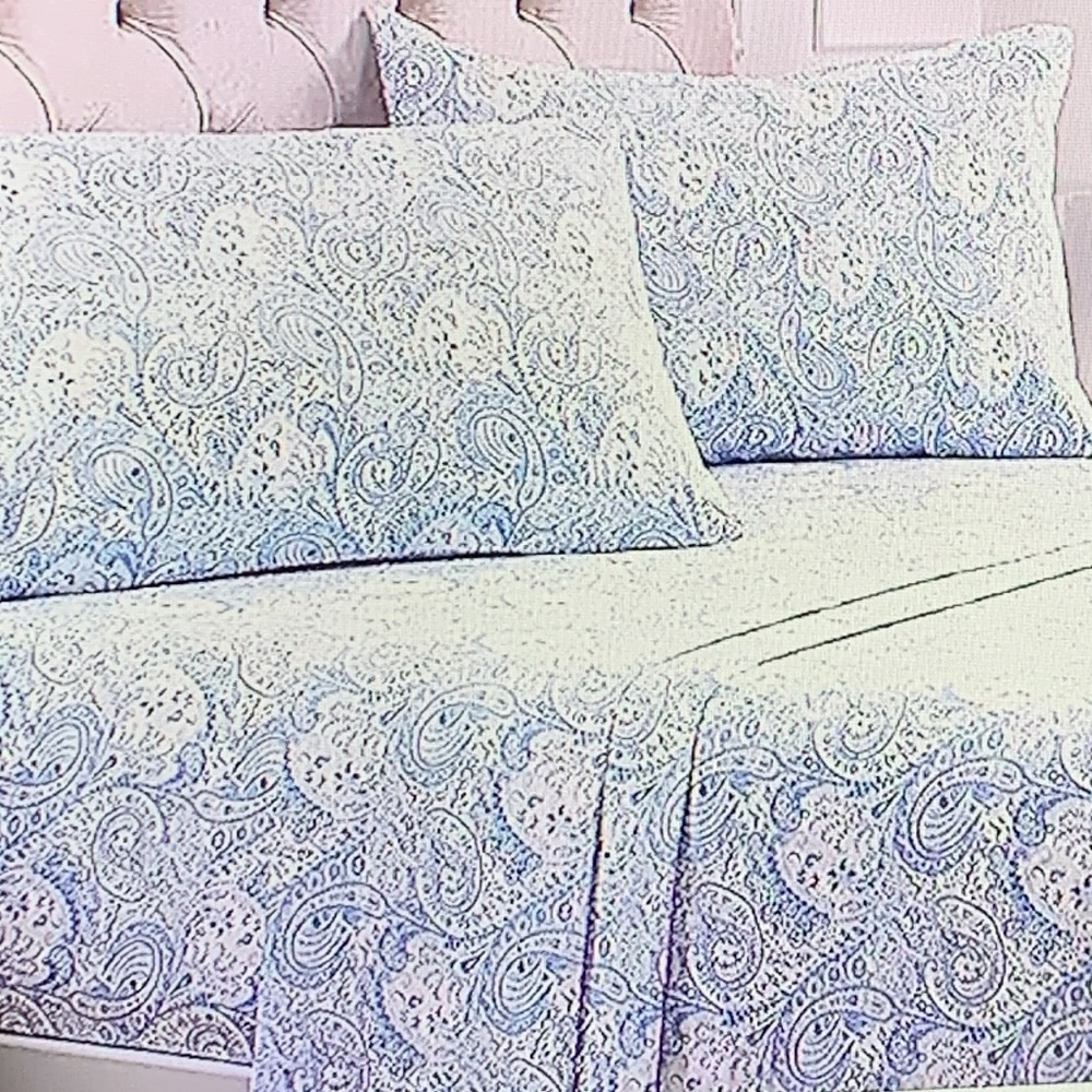 Queen size sheet set.